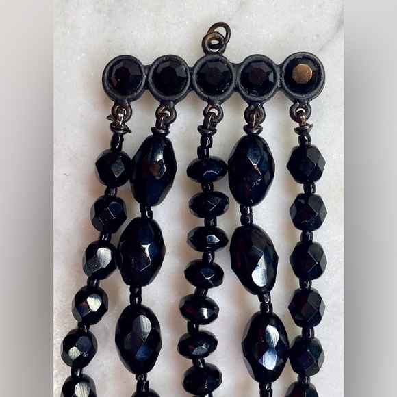 Glamorous cuff of multiple strings of black beads - Picture 7 of 8